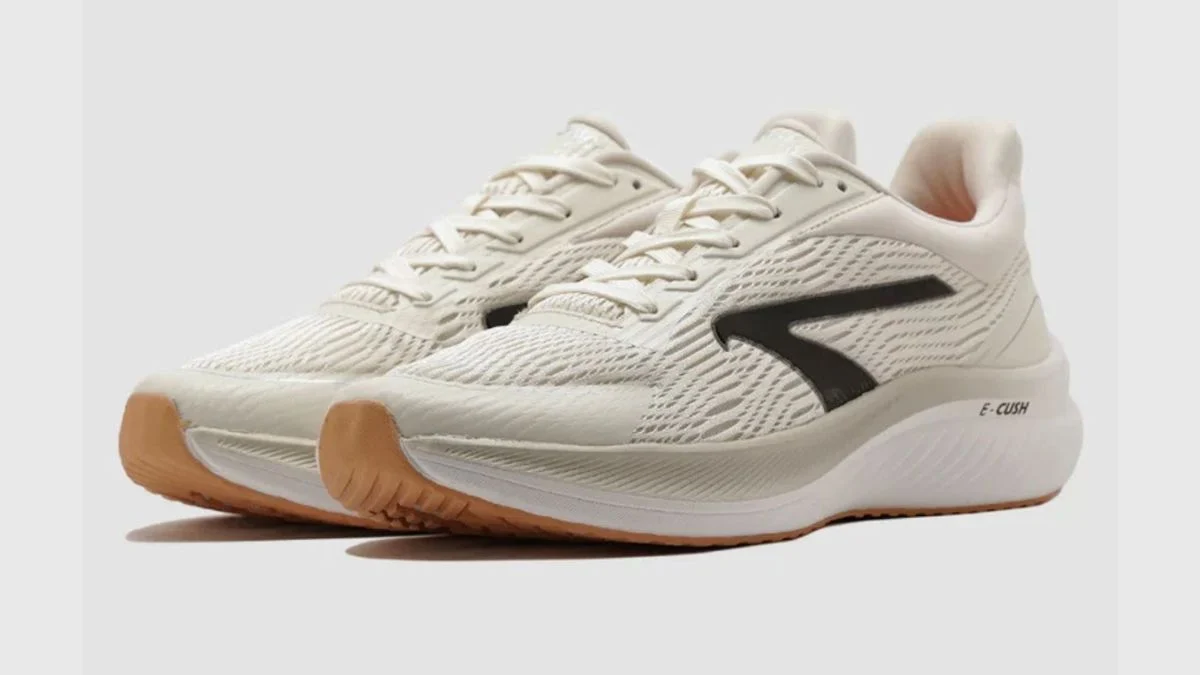 15 Rekomendasi Brand Sepatu Lokal Terbaik, Keren dan Terjangkau