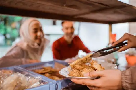 Berburu Takjil Menjelang Buka Puasa: Tradisi Favorit Ramadan yang Penuh Warna