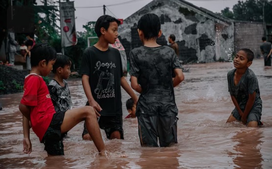Kenapa Cuaca Sering Berubah Saat Pergantian Musim? Ini Penjelasannya