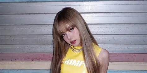 Lisa Blackpink Ke Jakarta, Sempat Jalan-Jalan dan Belanja di Mal