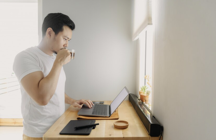 Rutinitas Pagi yang Lagi Banyak Dicoba Orang, Sederhana tapi Bikin Hari Lebih Siap