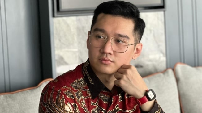 Siapa Raymond Chin? Mengenal CEO Muda di Balik Edukasi Finansial Viral