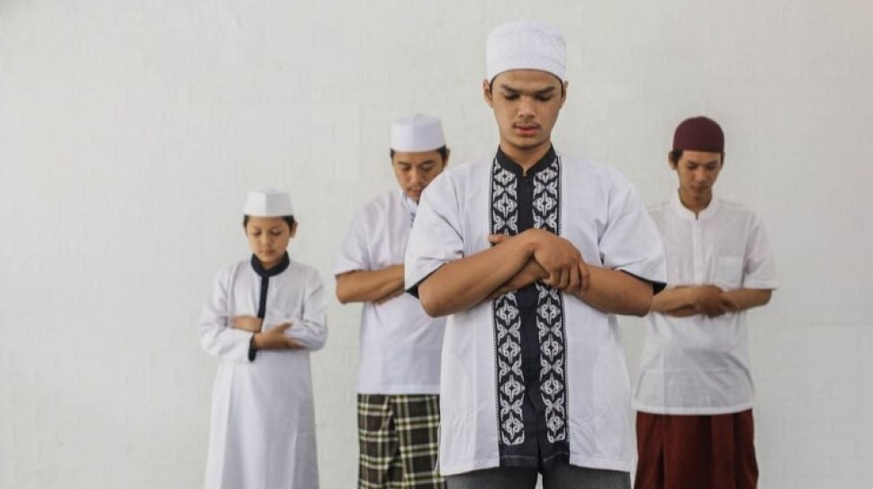 Tren Anak Muda Transisi Menjadi Imam Tarawih, Hadirkan Motivasi Positif di Ramadan