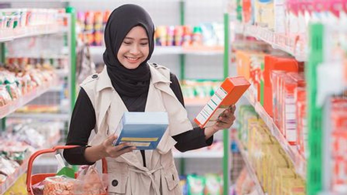 Jelang Ramadan, Toko Sinar Jaya Cirebon Dipadati Pembeli