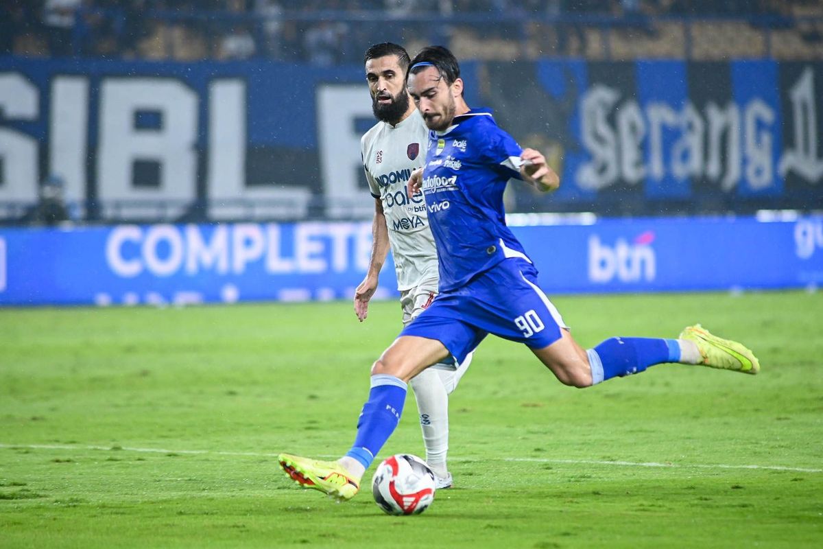 Persib Bandung Menang Tipis atas Persita, Jarak dengan Persija Makin Menjauh